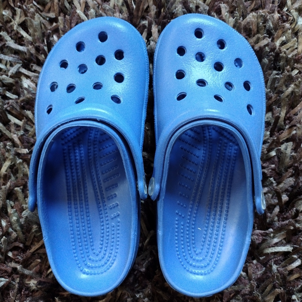 Periwinkle Blue Crocs Like (Holey Soles) W 6/7 Clogs M4/5